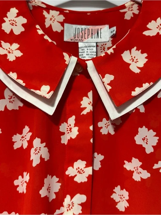 Red Floral Blouse with Contrast Peter Collar 06-0207 - Picture 6 of 11